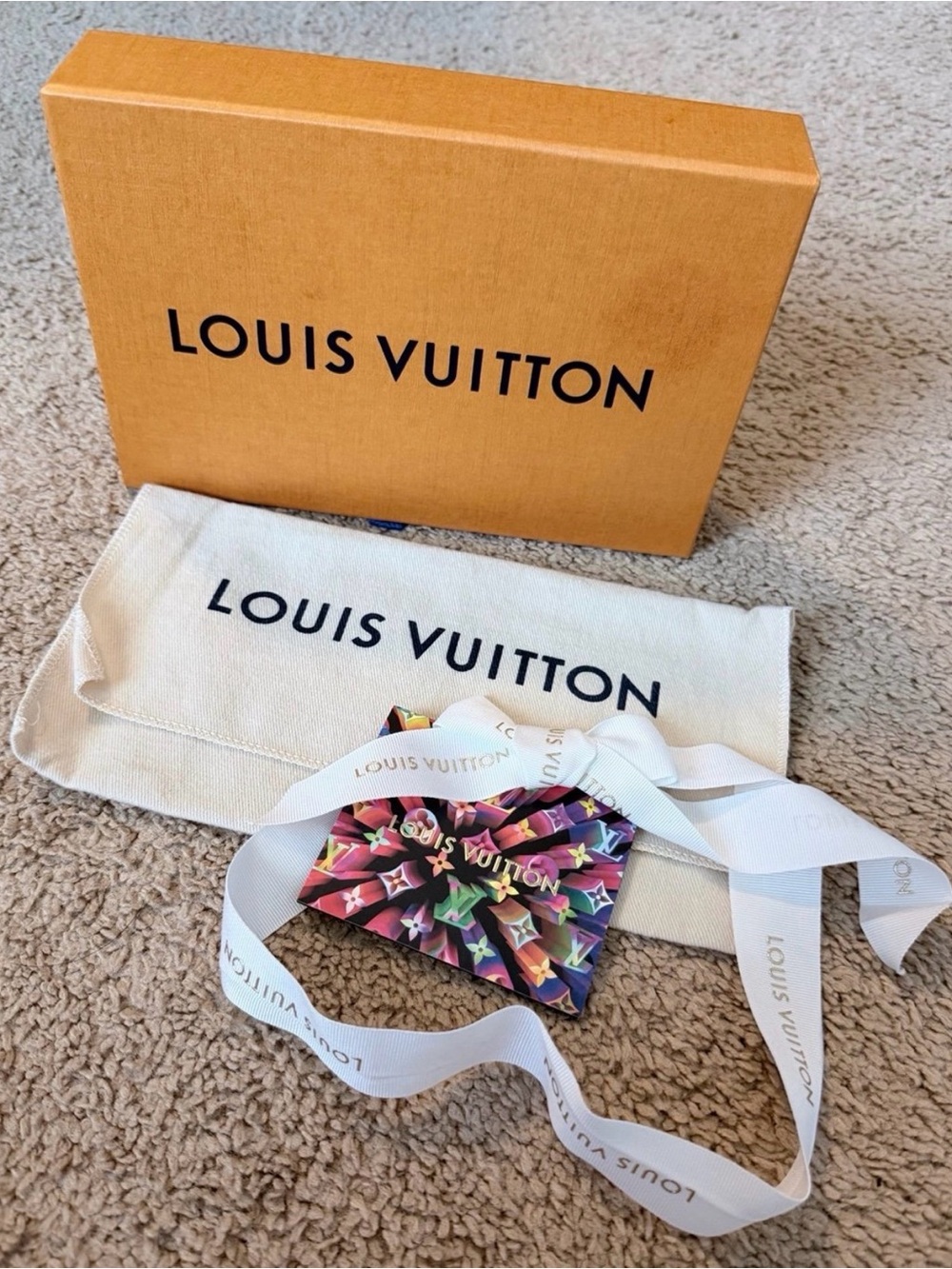 LOUIS VUITTON